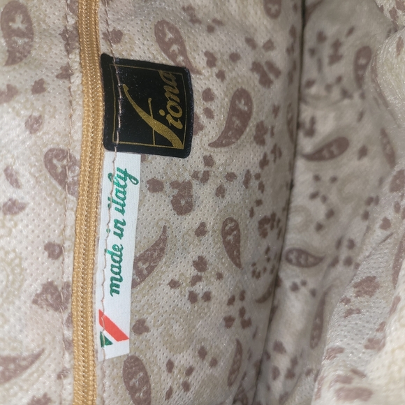 Fiona Tan And White Woven Shoulder Bag - Picture 4 of 5